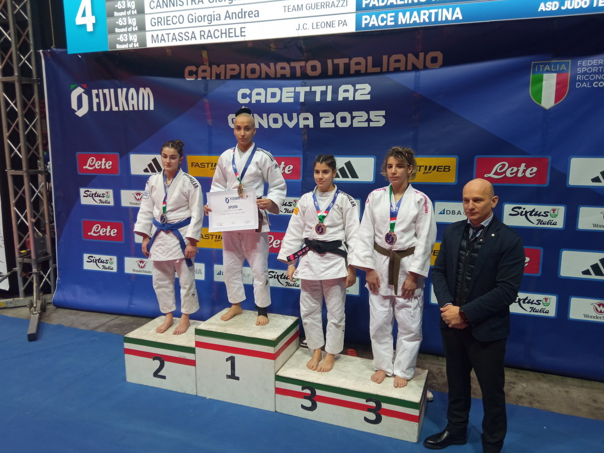 Toppa Arti Marziali Judo - 4 Pezzi Nera/Rossa Per Kimono E Uniformi Da Combattimento