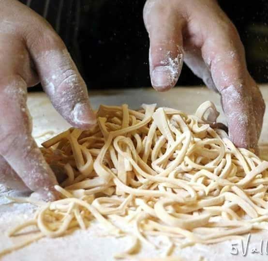 Menu Speciale Per Natale.Pranzo E Cena Di Natale Dal Busciun A Castelvittorio Vi Aspetta Un Atmosfera Familiare E Un Menu Speciale Per Sentirsi Come A Casa Sanremonews It