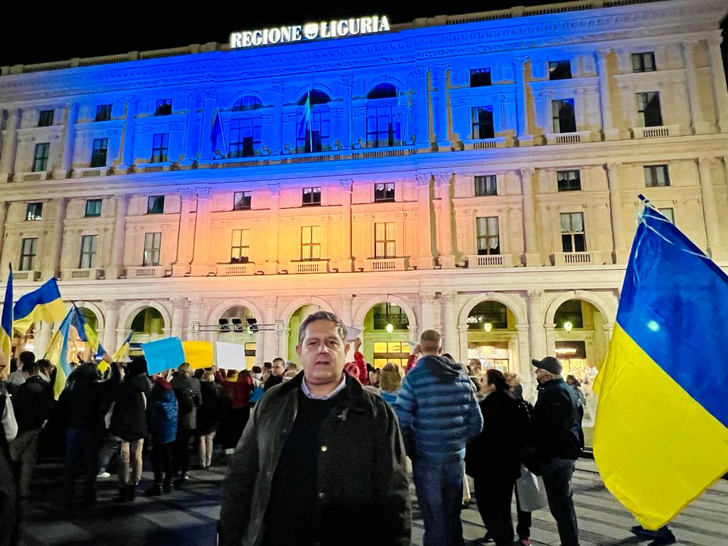 La Regione si illumina dei colori della bandiera ucraina in segno di  solidarietà (foto) 