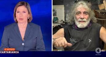 E' sempre Cartabianca, lite furiosa tra Bianca Berlinguer e Mauro Corona: "Strappo il contratto" E' sempre Cartabianca, lite furiosa tra Bianca Berlinguer e Mauro Corona: "Strappo il contratto"