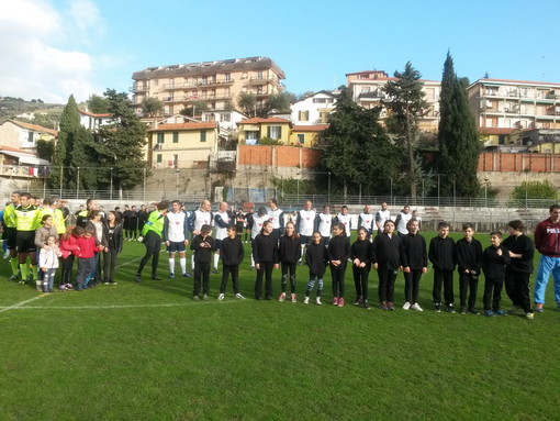 Imperia: "Con il cuore in campo! Per Sergio. Un successo il pomeriggio di calcio e solidarietà al Nino Ciccione per Sergio Salvagno Imperia: "Con il cuore in campo! Per Sergio. Un successo il pomeriggio di calcio e solidarietà al Nino Ciccione per Sergio Salvagno