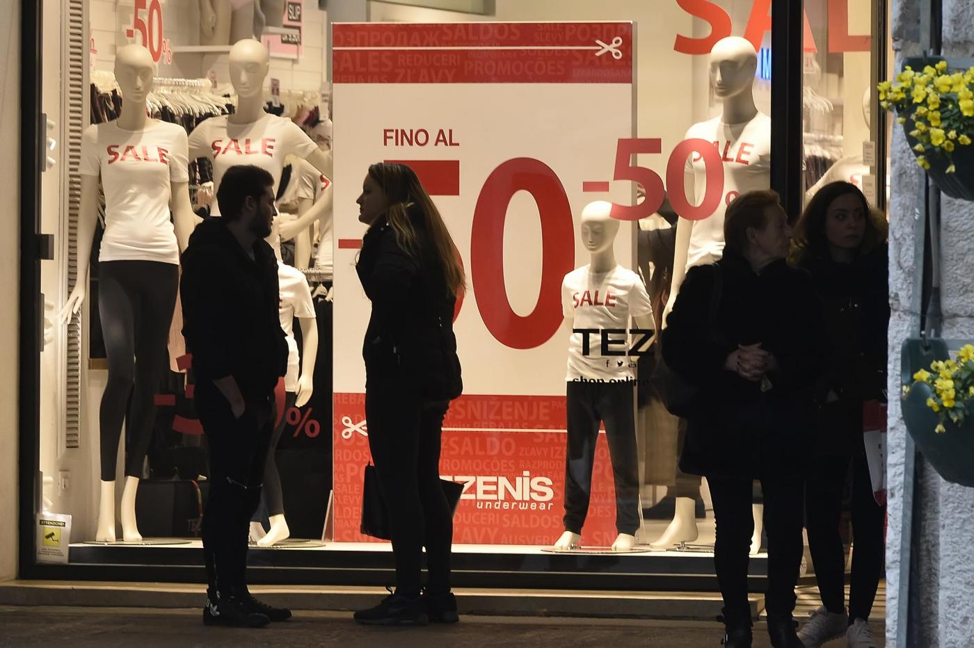 Fissata la data dei saldi 2025, inizieranno sabato 4 gennaio Fissata la data dei saldi 2025, inizieranno sabato 4 gennaio