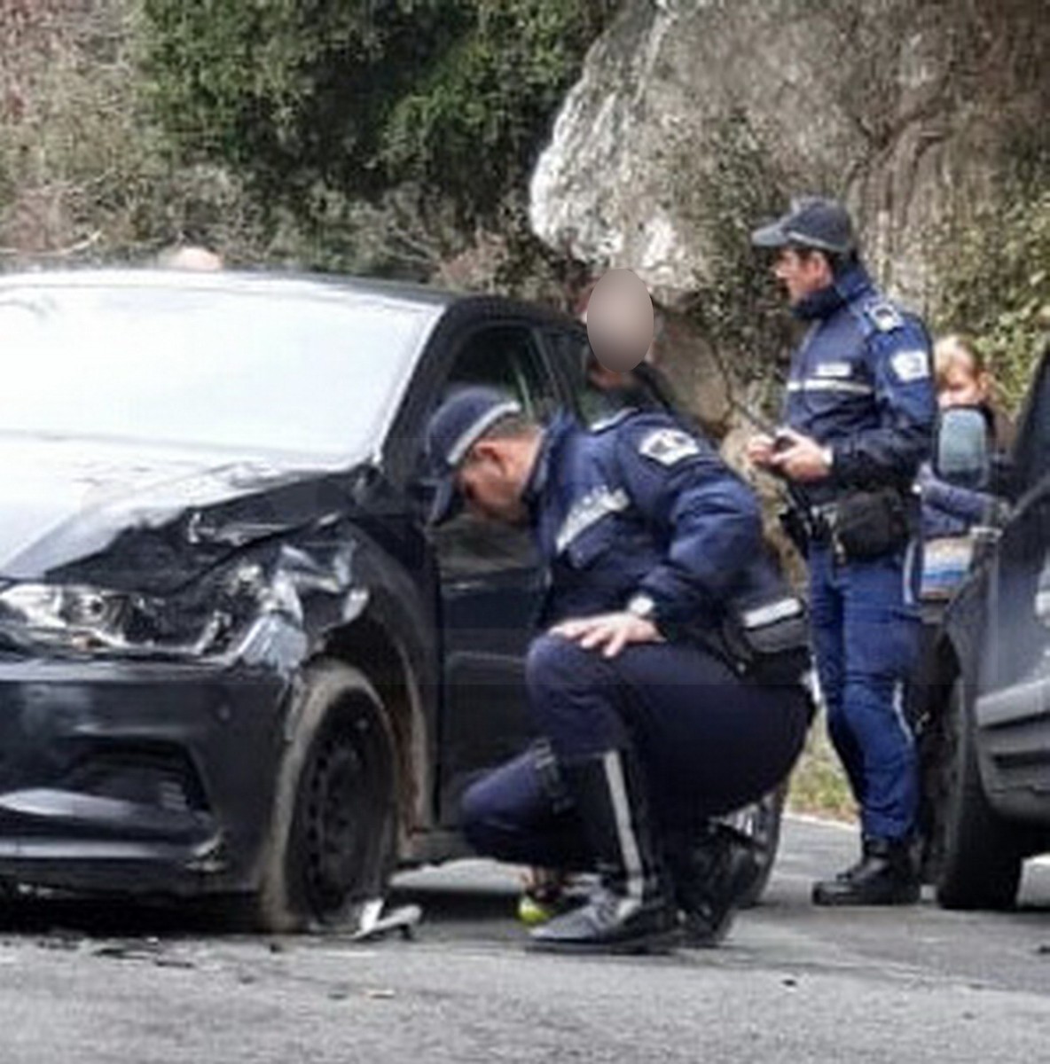 Sanremo: gli esplode la gomma e si scontra contro un’altra auto nella zona di Borello, per fortuna nessun ferito Sanremo: gli esplode la gomma e si scontra contro un’altra auto nella zona di Borello, per fortuna nessun ferito