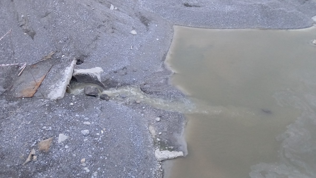 Bordighera, allarme per lo scarico fognario alla foce del torrente Borghetto: la denuncia (foto) – Sanremonews.it Bordighera, allarme per lo scarico fognario alla foce del torrente Borghetto: la denuncia (foto) – Sanremonews.it