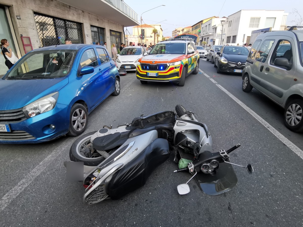 travolta da uno scooter mentre attraversa la strada, giovane in elicottero al Santa Corona (Foto) – Sanremonews.it travolta da uno scooter mentre attraversa la strada, giovane in elicottero al Santa Corona (Foto) – Sanremonews.it