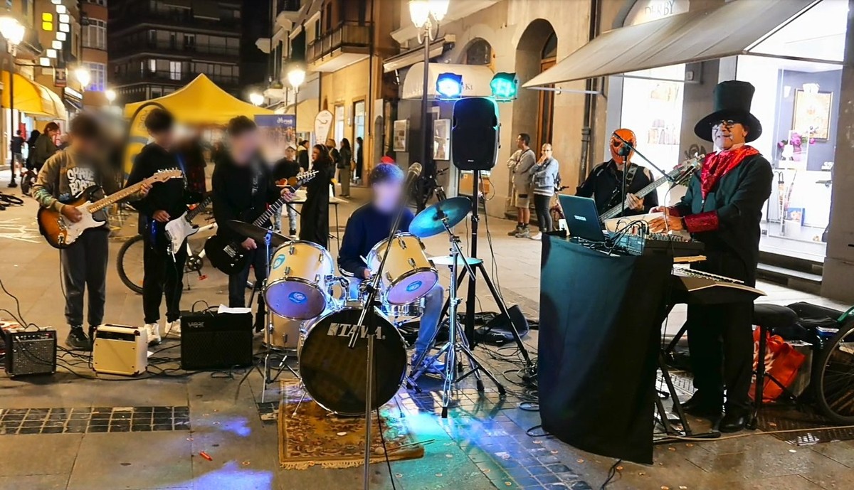 Ventimiglia, la Scuola suona e pedala per l’ambiente: nasce 'Melodia in Bicicletta' (Foto) Ventimiglia, la Scuola suona e pedala per l’ambiente: nasce 'Melodia in Bicicletta' (Foto)