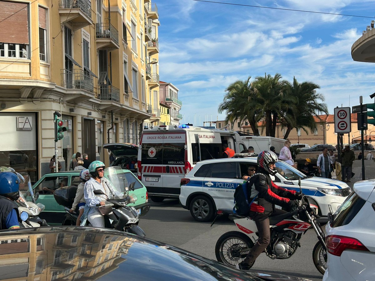 Sanremo, donna di 50 anni investita in via Roma mentre attraversa di ...