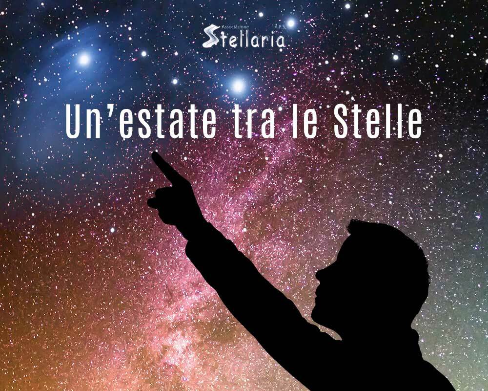 Visitatori con telescopi osservano il cielo notturno in location storiche tra castelli e giardini del Ponente ligure
