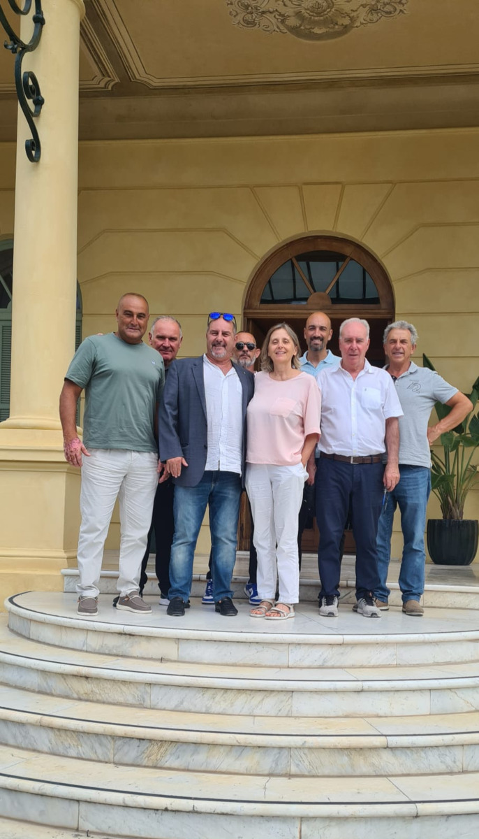 Palazzo Provinciale di Imperia con facciata istituzionale, sede dell'incontro tra delegazioni