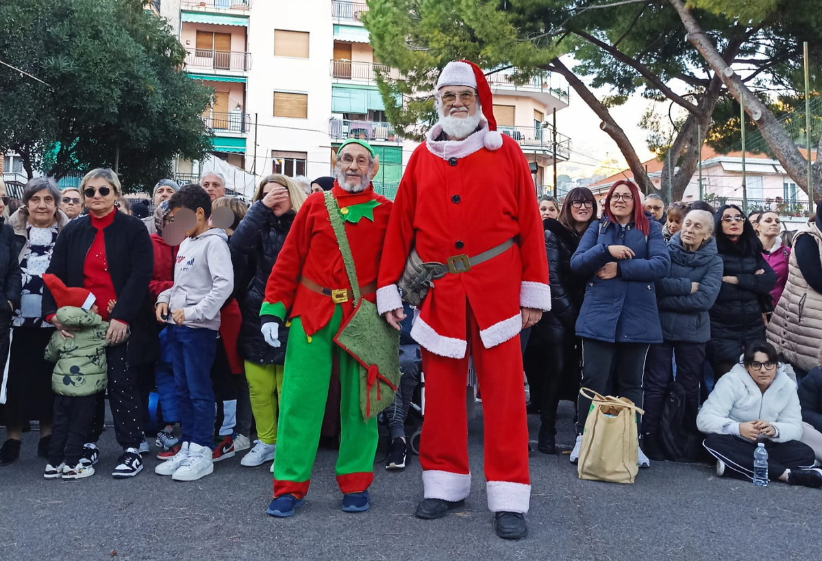 Sanremo: oggi pomeriggio gli auguri con Babbo Natale e gli Elfi alla scuola Borgo Rodari (Foto) Sanremo: oggi pomeriggio gli auguri con Babbo Natale e gli Elfi alla scuola Borgo Rodari (Foto)