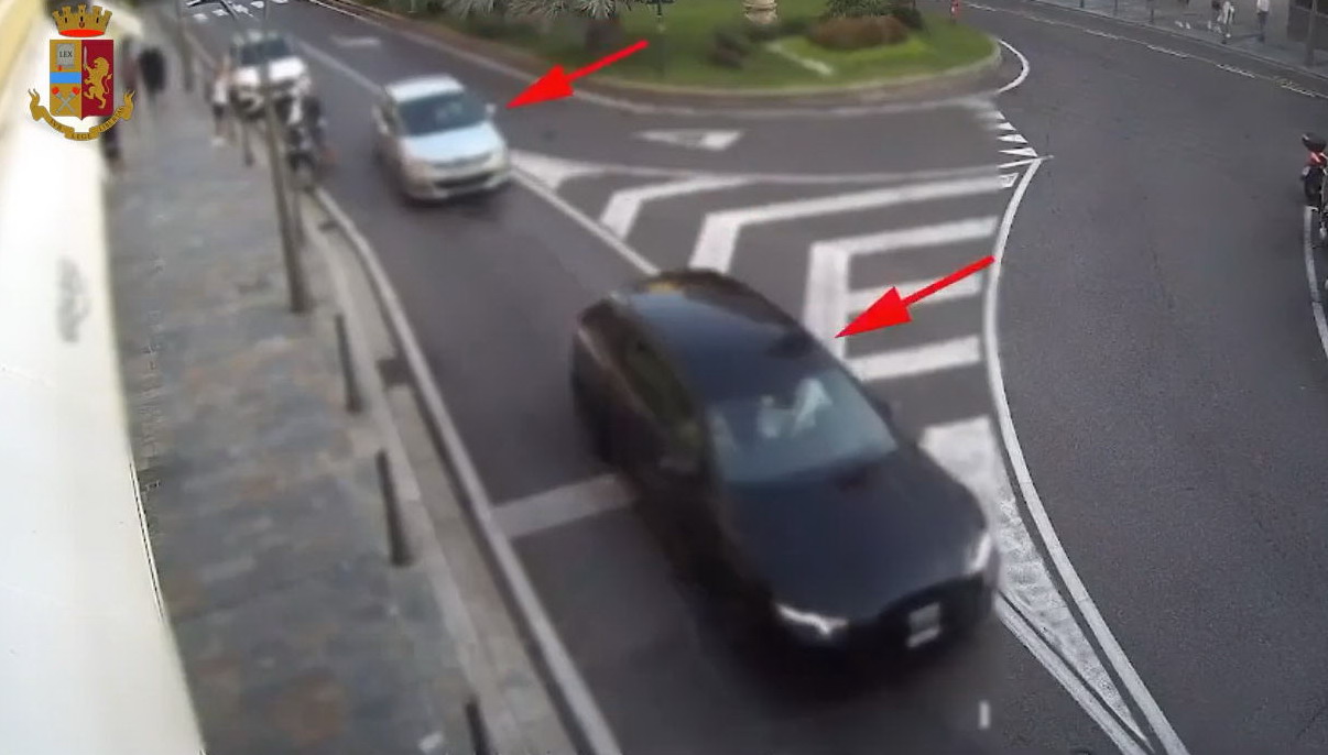 Strappano il Rolex dal polso di un uomo a Sanremo: arrestati a Milano, ecco il video nella città dei fiori Strappano il Rolex dal polso di un uomo a Sanremo: arrestati a Milano, ecco il video nella città dei fiori