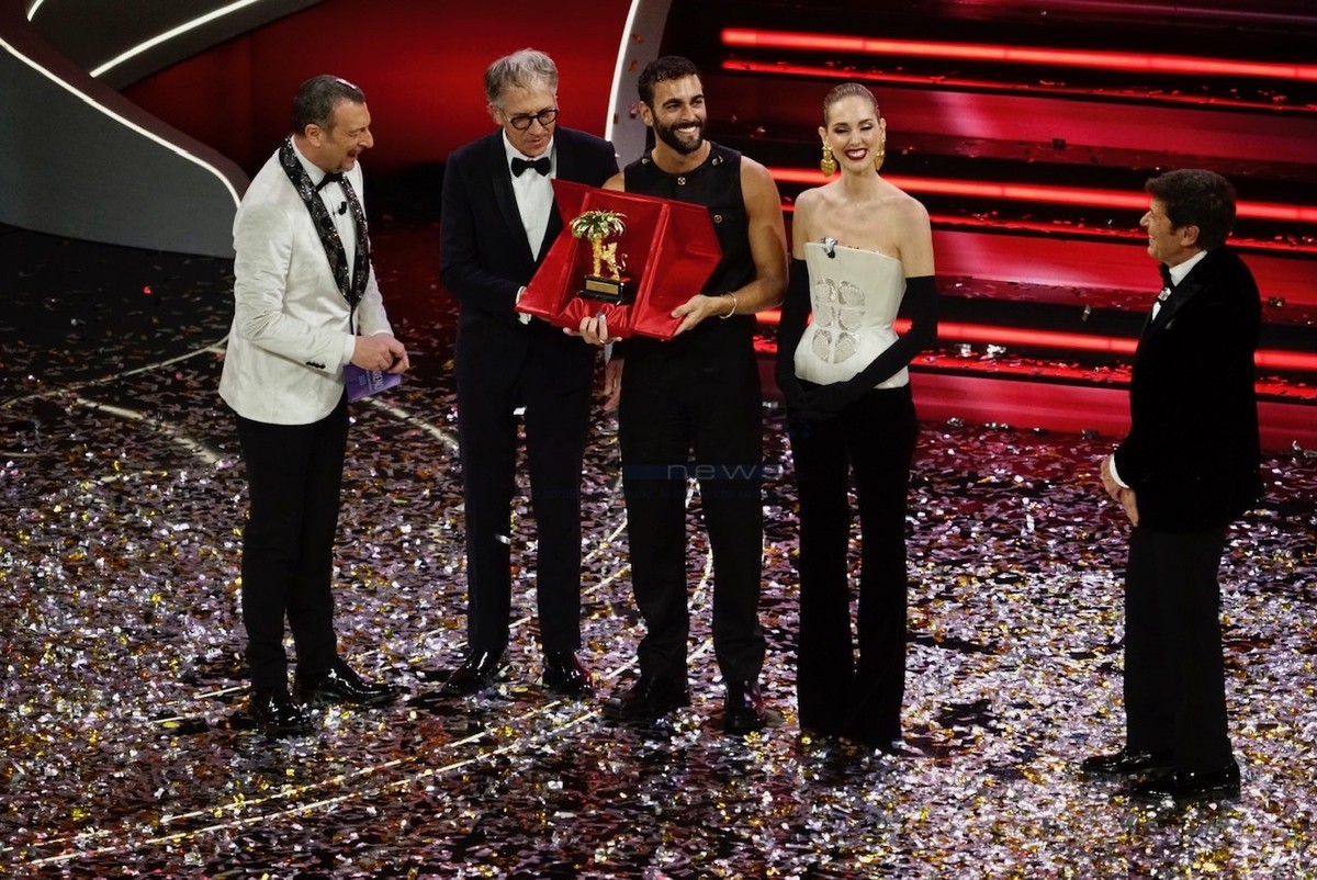 A Sanremo è già febbre da Festival: boom di telefonate agli hotel, ma resta il nodo biglietti A Sanremo è già febbre da Festival: boom di telefonate agli hotel, ma resta il nodo biglietti