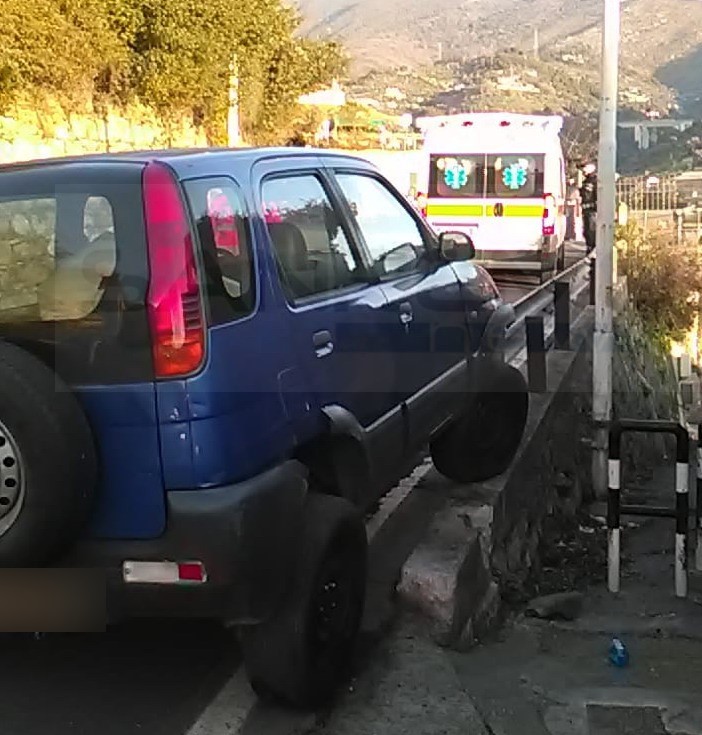 Sanremo: incidente questa mattina in strada Sen. Marsaglia, auto si schianta contro il guard-rail (Foto) Sanremo: incidente questa mattina in strada Sen. Marsaglia, auto si schianta contro il guard-rail (Foto)