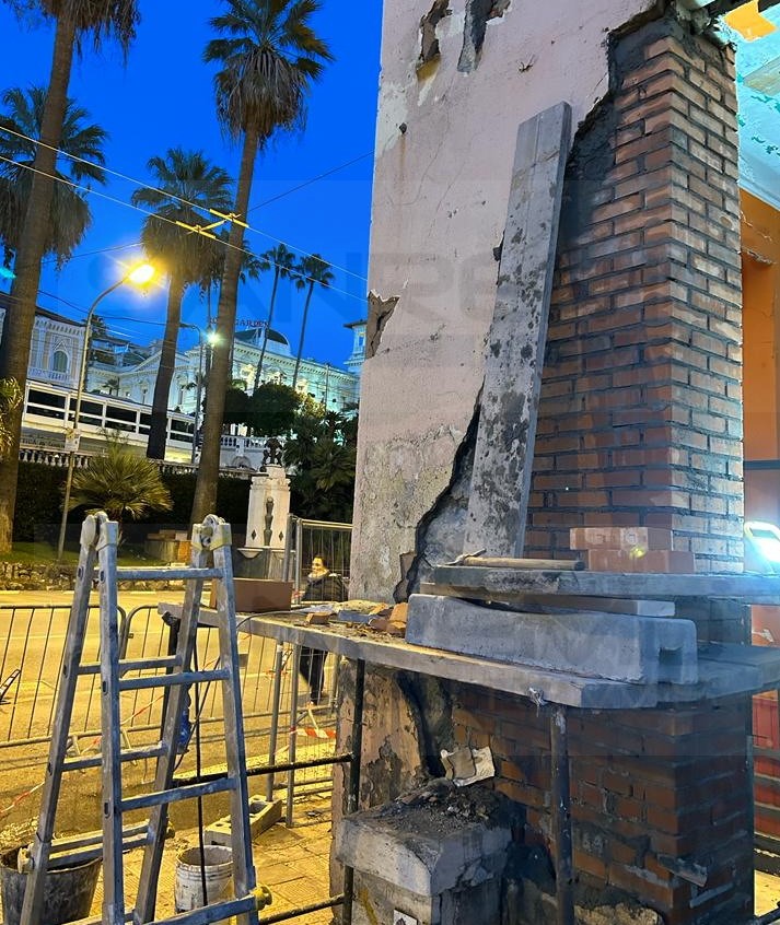Sanremo: intervento urgente del Comune, scongiurato un possibile crollo dell’ex stazione ferroviaria (Foto) Sanremo: intervento urgente del Comune, scongiurato un possibile crollo dell’ex stazione ferroviaria (Foto)