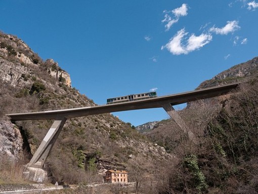 La 'Ferrovia delle Meraviglie' a rischio nella classifica dei 'Luoghi del Cuore': serve uno sprint finale per mantenerla in vetta La 'Ferrovia delle Meraviglie' a rischio nella classifica dei 'Luoghi del Cuore': serve uno sprint finale per mantenerla in vetta