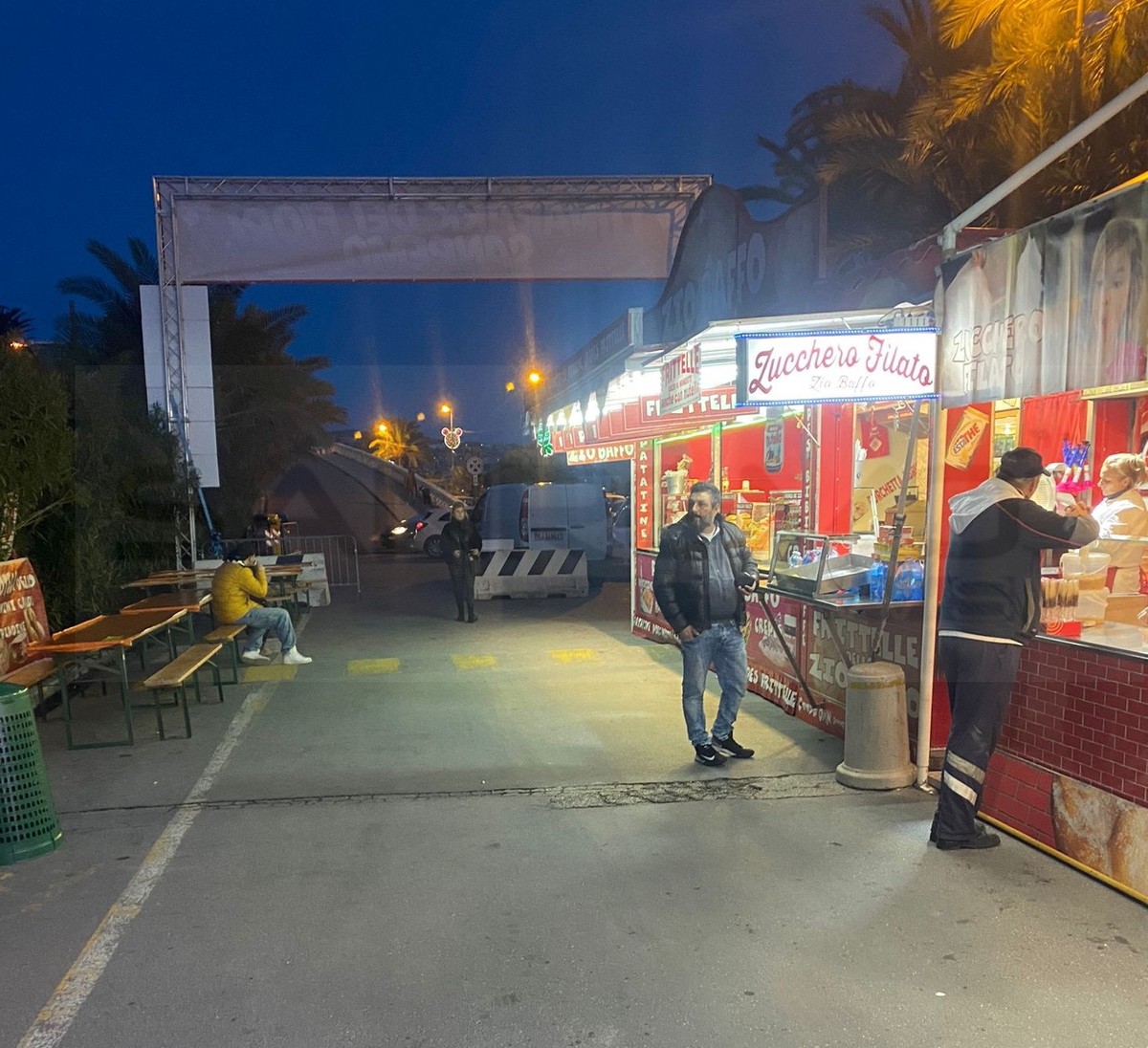 Sanremo: Luna Park sdoppiato ma i giostrai sul lungomare Vittorio Emanuele sono a ‘secco’ (Foto) Sanremo: Luna Park sdoppiato ma i giostrai sul lungomare Vittorio Emanuele sono a ‘secco’ (Foto)