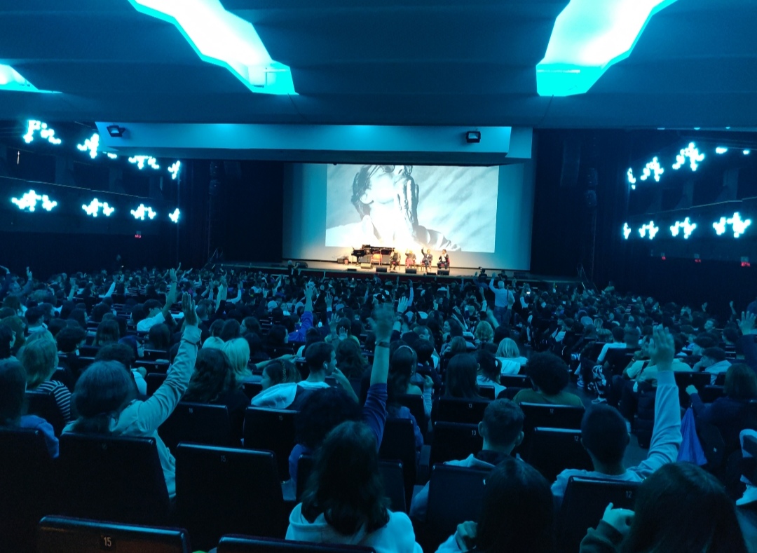 Anche gli alunni del Liceo ‘Cassini’ di Sanremo alla ‘Masterclass’ del Tenco all’Ariston Anche gli alunni del Liceo ‘Cassini’ di Sanremo alla ‘Masterclass’ del Tenco all’Ariston
