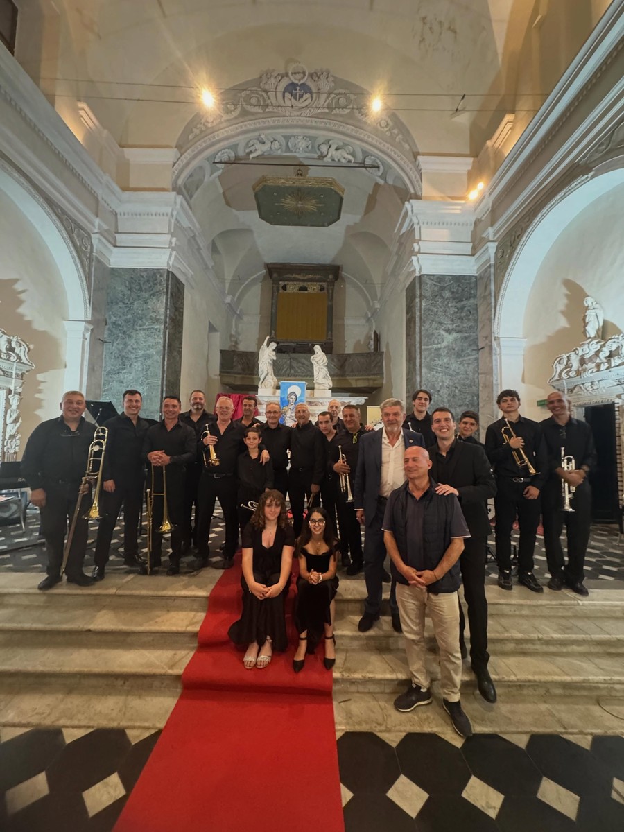 Musica, teatro e arte a Ventimiglia: un successo il concerto benefico 'Ottoni e attori' (Foto) Musica, teatro e arte a Ventimiglia: un successo il concerto benefico 'Ottoni e attori' (Foto)