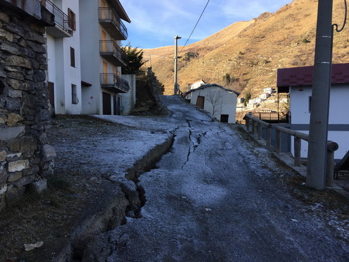 Mendatica, in arrivo due telecamere anti sciacallaggio. L'annuncio del sindaco Pelassa "Presto l’installazione in frazione San Bernardo" Mendatica, in arrivo due telecamere anti sciacallaggio. L'annuncio del sindaco Pelassa "Presto l’installazione in frazione San Bernardo"