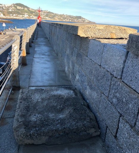 Sanremo: giro sul porto vecchio, una nostra lettrice chiede al Comune un intervento di pulizia (Foto) Sanremo: giro sul porto vecchio, una nostra lettrice chiede al Comune un intervento di pulizia (Foto)