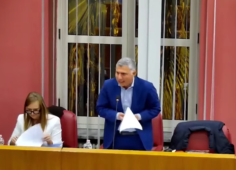Ventimiglia, messa in sicurezza del manto stradale di corso Toscanini: in consiglio comunale sbarca l'interrogazione del Pd Ventimiglia, messa in sicurezza del manto stradale di corso Toscanini: in consiglio comunale sbarca l'interrogazione del Pd