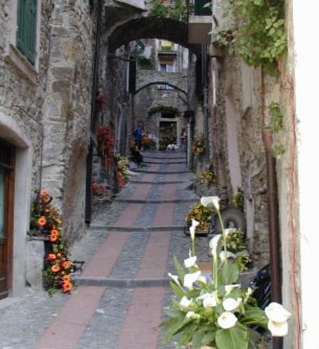 Dolceacqua: tutto pronto per carrugi in fiore 2015 con una novità, l'Expo della Val Nervia Dolceacqua: tutto pronto per carrugi in fiore 2015 con una novità, l'Expo della Val Nervia