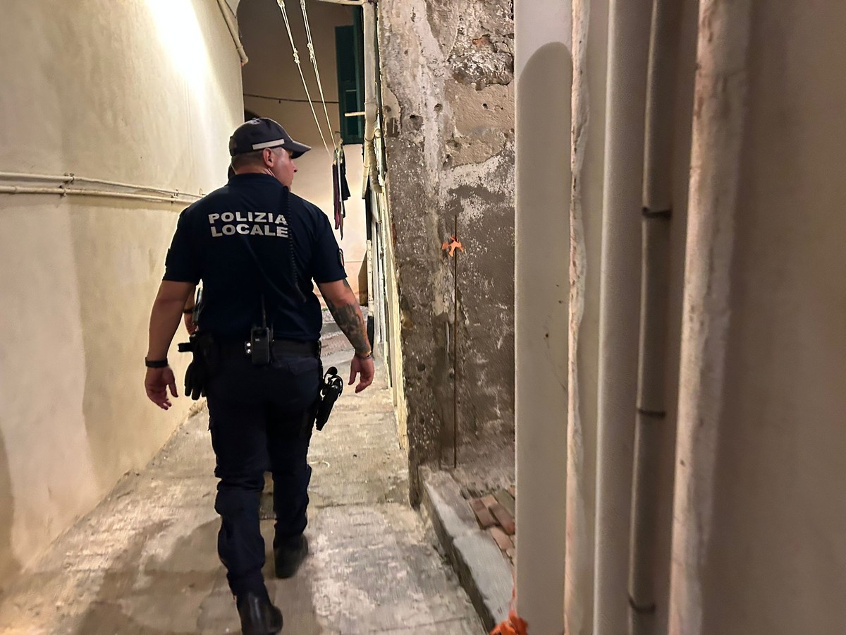 Sanremo, 100 controlli sugli affitti turistici durante il Festival: 16 sanzioni per abusivismo e irregolarità Sanremo, 100 controlli sugli affitti turistici durante il Festival: 16 sanzioni per abusivismo e irregolarità