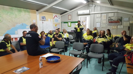 Sanremo: esercitazione in notturna per i volontari con il brevetto ‘Addetto antincendio medio e alto rischio’ (video) Sanremo: esercitazione in notturna per i volontari con il brevetto ‘Addetto antincendio medio e alto rischio’ (video)