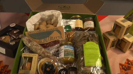 A Natale regala un pacco con prodotti a marchio Qualità Parco APAM (Video) A Natale regala un pacco con prodotti a marchio Qualità Parco APAM (Video)