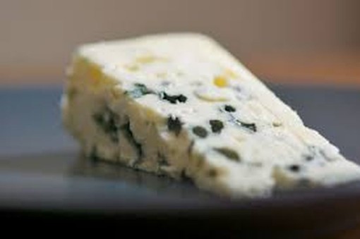 Dalla Francia: salmonella nel latte crudo Roquefort, ritirato un lotto di formaggi dai negozi della Costa Azzurra