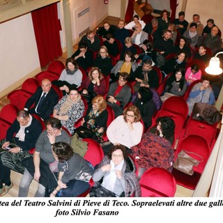 Pieve di Teco: grande successo al Teatro Salvini per lo spettacolo 'Attori si Muore' (foto)