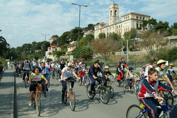 Imperia: in citt� le prime locandine di 'Imperia in bici'
