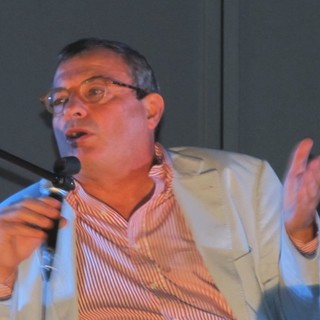 Ospedaletti: grande successo per Oliviero Beha Ospedaletti: grande successo per Oliviero Beha