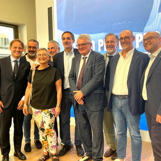 Lavoro: alla firma in Liguria, per la prima volta in Italia, un patto per la promozione dell'occupazione nel commercio e nell'artigianato