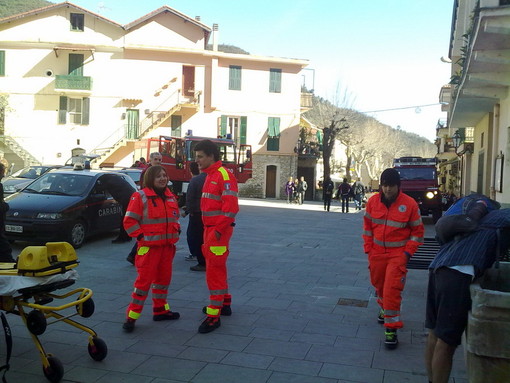 Rocchetta Nervina: lieve incidente tra due auto, tre feriti all'ospedale