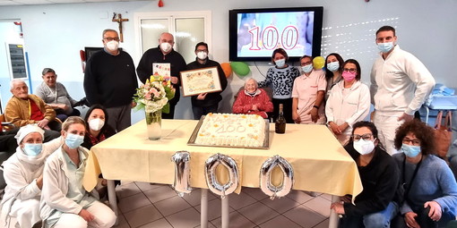 Vallecrosia: festeggiati i 100 anni di Maria Satue Buisan, nata sui Pirenei e ospite di 'Casa Rachele' Vallecrosia: festeggiati i 100 anni di Maria Satue Buisan, nata sui Pirenei e ospite di 'Casa Rachele'