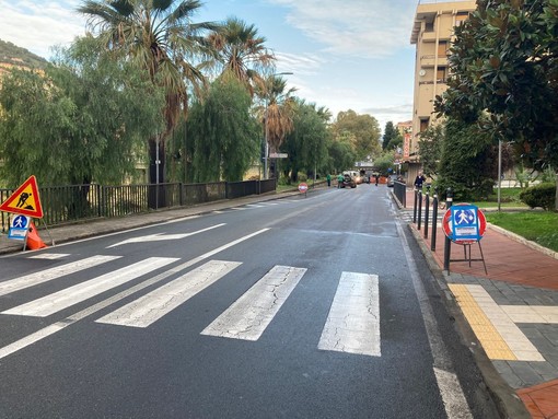 Imperia, lavori per la ciclabile e viabilità modificata a Oneglia: task force della polizia locale (foto) Imperia, lavori per la ciclabile e viabilità modificata a Oneglia: task force della polizia locale (foto)