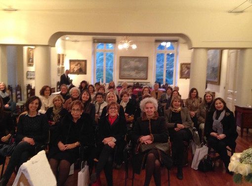 Bordighera: successo e tante idee natalizie dopo la presentazione del libro “Le Atmosfere di Madame est servie”