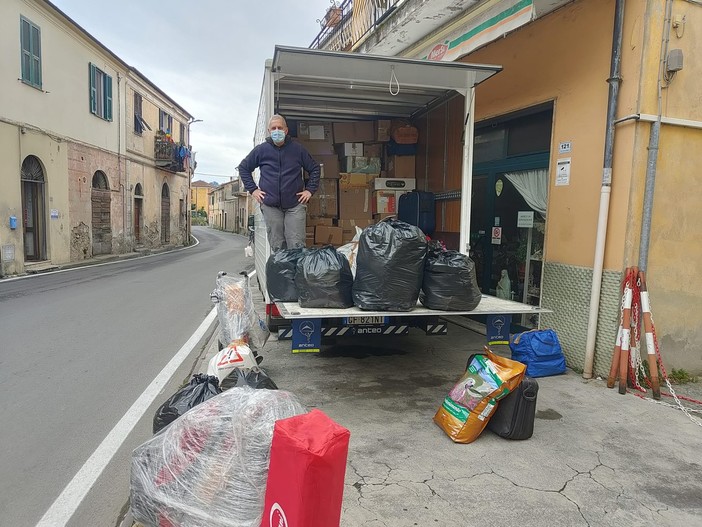 Ventimiglia: da domani a giovedì in piazza Cesare Battisti raccolta solidale per la popolazione ucraina Ventimiglia: da domani a giovedì in piazza Cesare Battisti raccolta solidale per la popolazione ucraina
