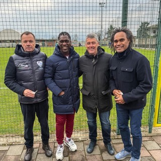 Calcio. Anche Clarence Seedorf ad assistere alla vittoria in trasferta della Sanremese (Foto) Calcio. Anche Clarence Seedorf ad assistere alla vittoria in trasferta della Sanremese (Foto)