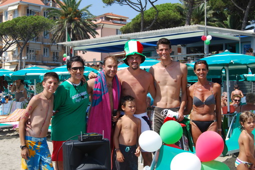 Diano Marina: anche i 'Bagni Lino' hanno festeggiato i 150 anni dell'Unità d'Italia Diano Marina: anche i 'Bagni Lino' hanno festeggiato i 150 anni dell'Unità d'Italia