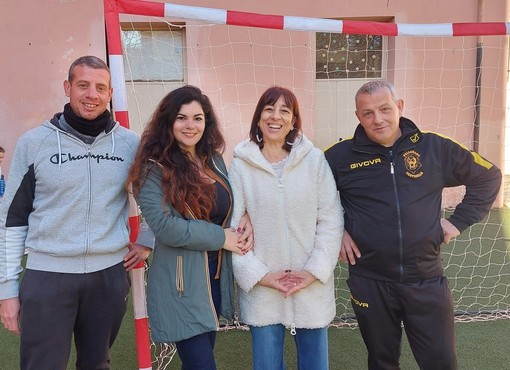 Sport, sorrisi e fair play: il Carnevale della scuola di via Vittorio Veneto tra pallamano e inclusione