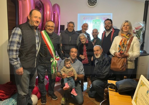 Ceriana: parenti, amici e anche il sindaco per i 'primi' 100 anni di Caterina Girandola (Foto) Ceriana: parenti, amici e anche il sindaco per i 'primi' 100 anni di Caterina Girandola (Foto)