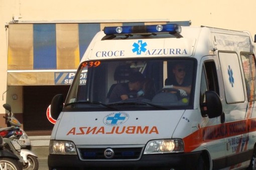 Isolabona: perde il controllo di un'auto sulla provinciale, due persone portate all'Ospedale di Imperia