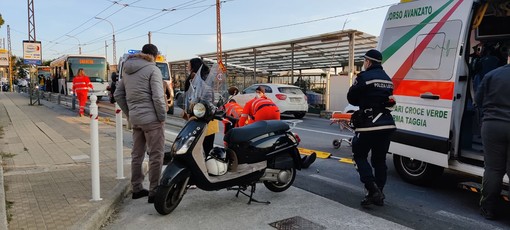 Sanremo, scontro auto-moto in corso Mazzini: 2 feriti all'ospedale