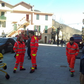 Rocchetta Nervina: lieve incidente tra due auto, tre feriti all'ospedale