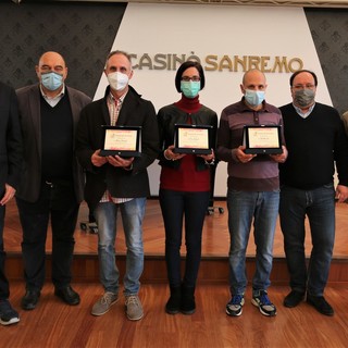 Sanremo: Targhe Custodi del Territorio al Panificio Lia di Camporosso, ad Elisa Littardi dell’azienda Caprette del Parco di Pigna ed all’agricoltore Marco Damele. Sanremo: Targhe Custodi del Territorio al Panificio Lia di Camporosso, ad Elisa Littardi dell’azienda Caprette del Parco di Pigna ed all’agricoltore Marco Damele.