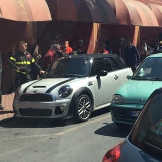 Ventimiglia: cane rimasto chiuso in auto, intervento immediato dei Vigili del Fuoco