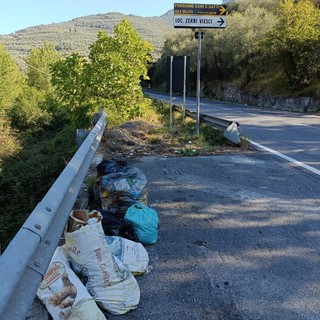 Degrado lungo la Statale 28, appello dell’imprenditore Pierluigi Rinaldi a istituzioni e candidati: "Impossibile lavorare e promuovere i prodotti locali"