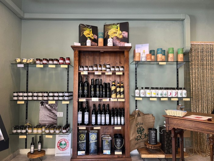 Dai monti al mare: sbarca a Riva Ligure la nuova “Bottega Roi” (foto) Dai monti al mare: sbarca a Riva Ligure la nuova “Bottega Roi” (foto)